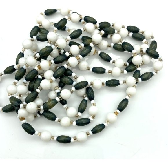 Elegant Vintage Beaded Strand Necklace, Art Deco Flapper Style with Milk Glass - Picture 2 of 4